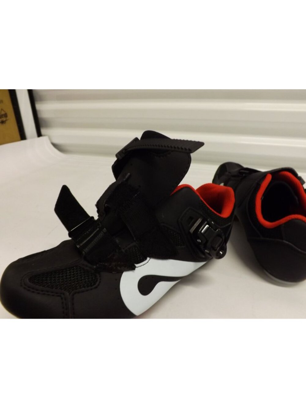 Peloton Size 39 Cycling Black White Bike Shoes US Women’s 8 With Cleats - Picture 9 of 10
